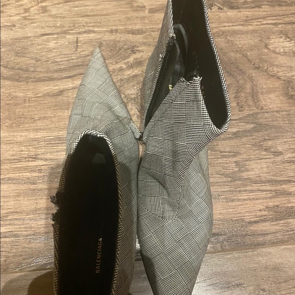 Brand new balenciaga boots, never worn, size 38.5 - Picture 3 of 7